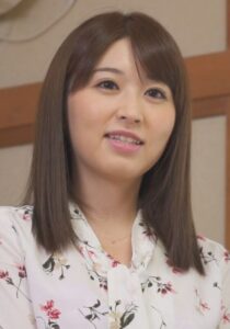 こたつの下で継母にイタズラ！ネイキを立てる親父を横目にいびつな関係の継母とムスコ！ アイキャッチ画像 【無料エロ動画総合案内広場｜AVが好きな人集まれ！】